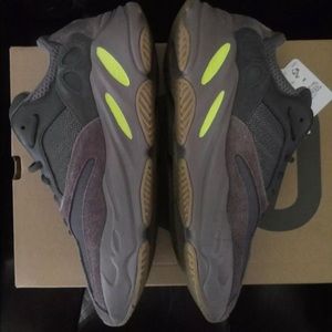 Yeezy 700